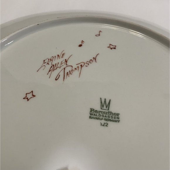 Iridescent White Plate Angels Musical Instruments Gold Trim Artist Signed - Picture 8 of 11